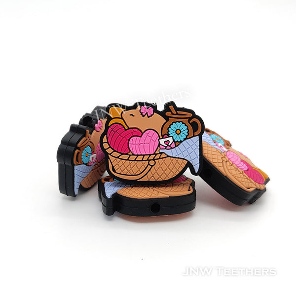 Heart concha in basket silicone focal beads