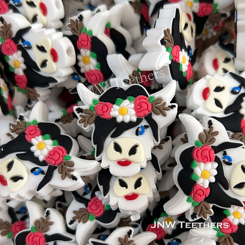Flower highland cow head silicone beads white