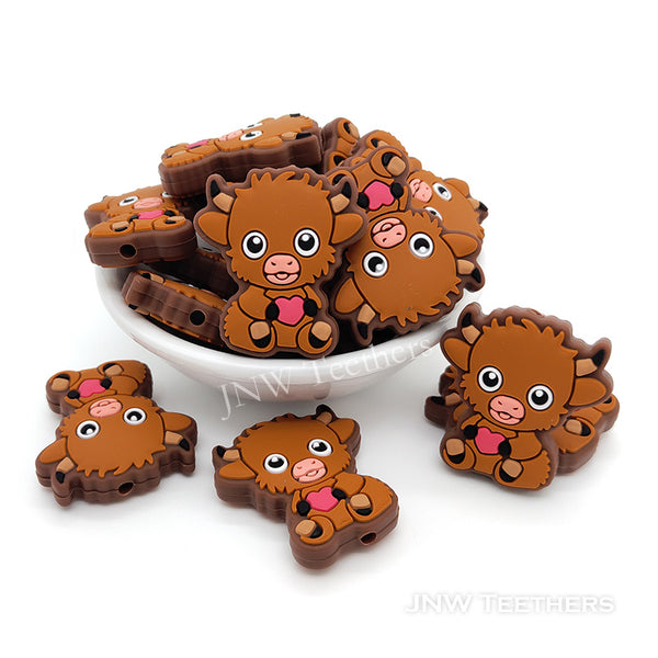 Baby highland cow with heart silicone focal beads